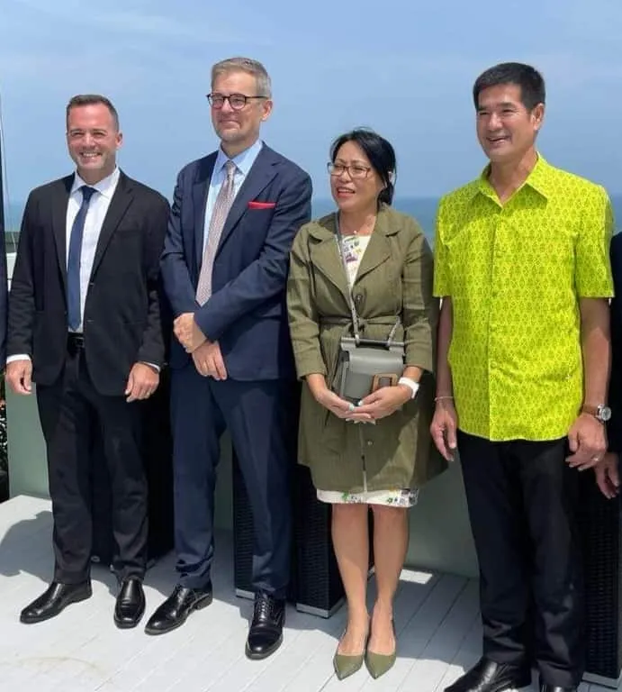 H.E Ambassador Jon Astrom and Mayor Nopporn Wutthikul meeting Spine Clinic